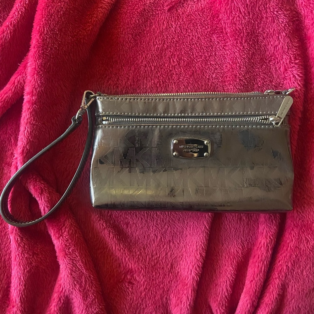 NWT Michael Kors wrist purse